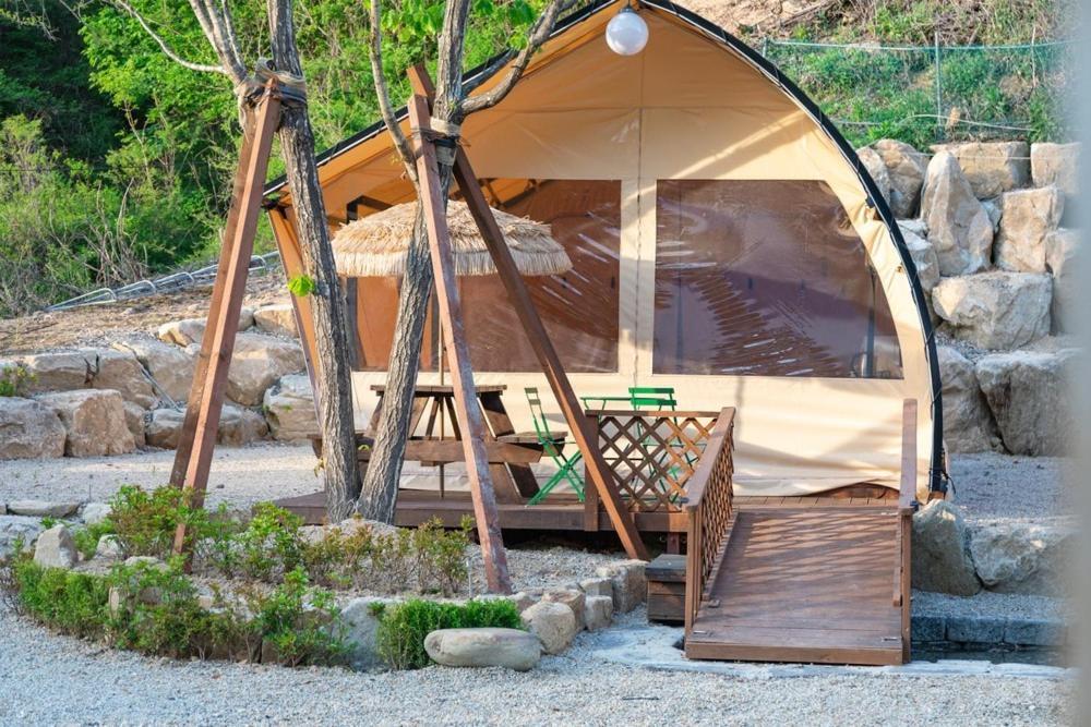 Inje Naerincheon Glamping Hotel Bilik gambar