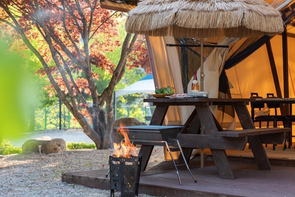 Inje Naerincheon Glamping Hotel Bilik gambar