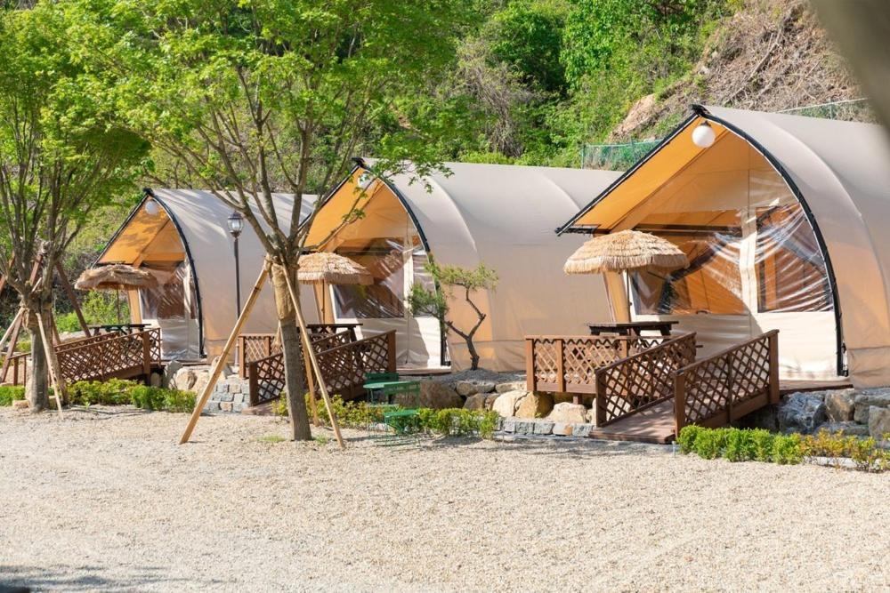 Inje Naerincheon Glamping Hotel Bilik gambar